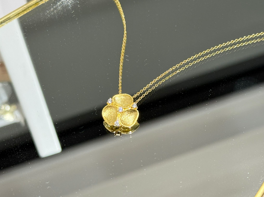 SOPHIE : HANGER + KETTING SILVER ROSE