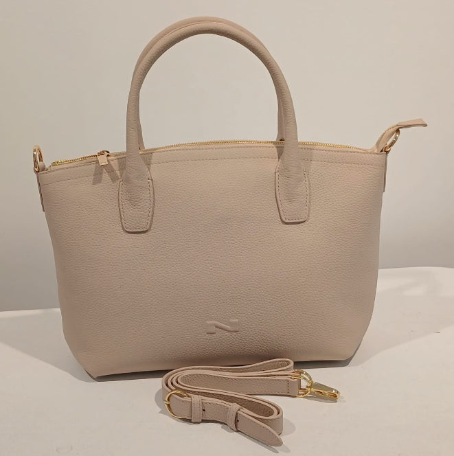 NATHAN BAUME - TINY VICTORIA